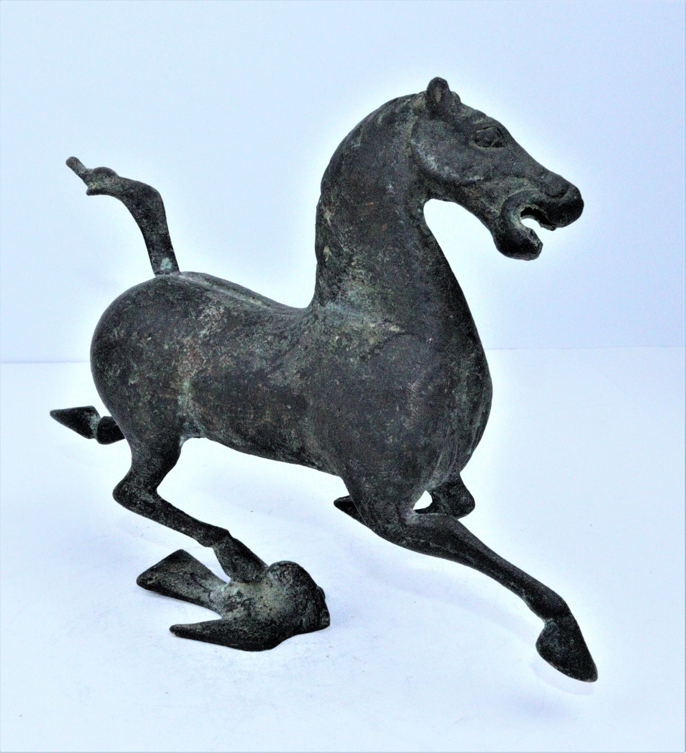 Timeless Elegance: Antique Brass Horse Statue from Pakistan”